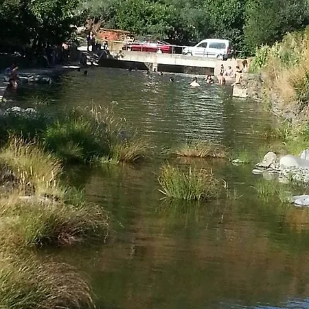 Апартаменты Rurales Hurdes Altas - La Antigua Guarderia Касарес-де-лас-Урдес