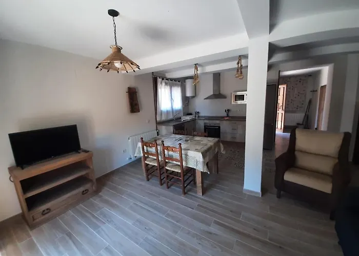 Rurales Hurdes Altas - La Antigua Guarderia * Casares de las Hurdes