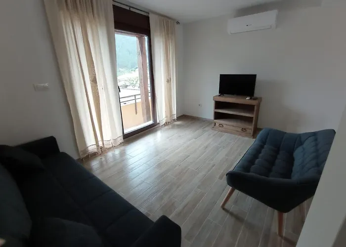 Rurales Hurdes Altas - La Antigua Guarderia *